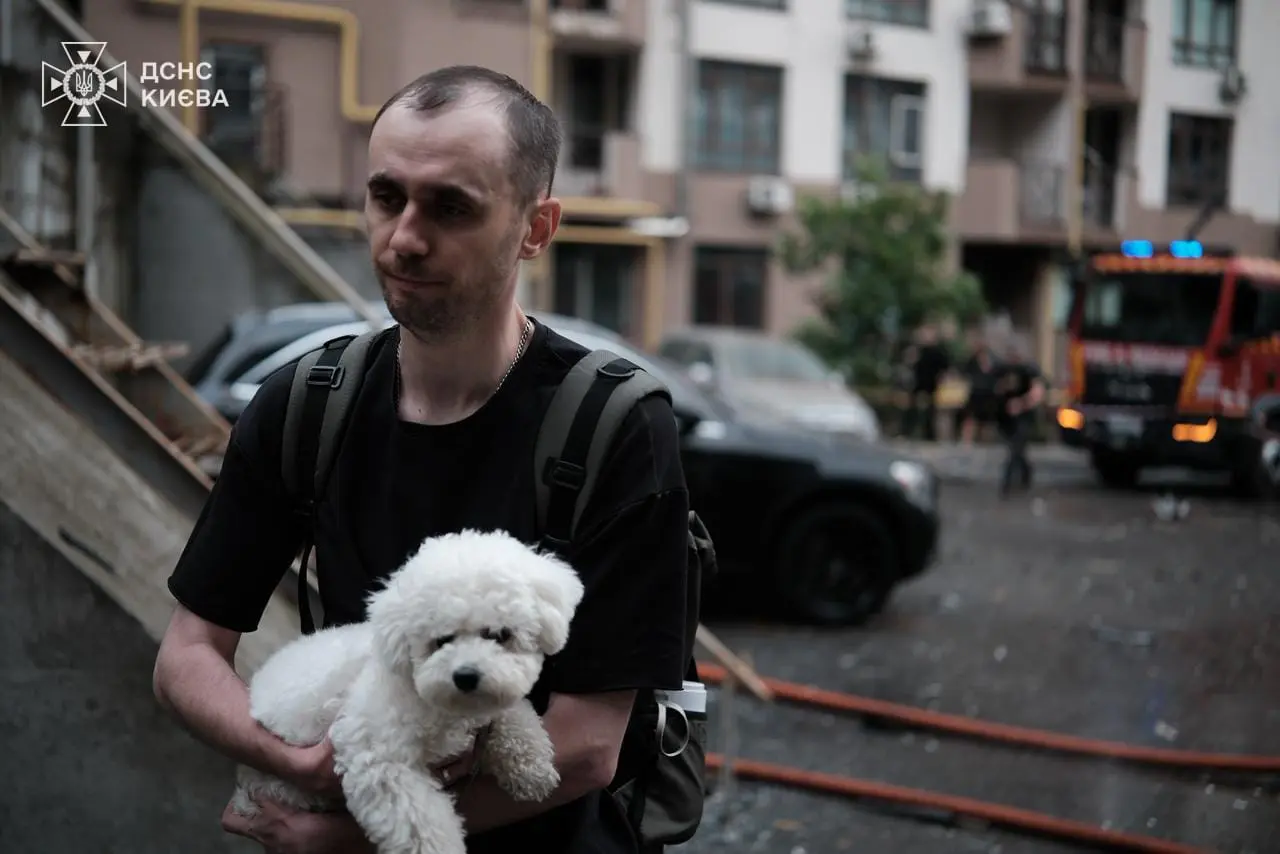 У Дарницькому районі розгорнули три штаби підтримки постраждалим від нічної атаки рф