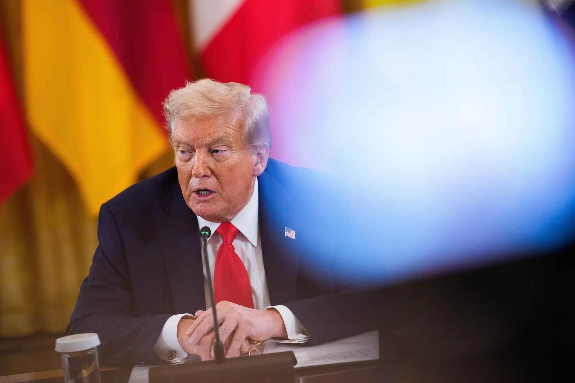 Евродепутат: Трамп должен определиться, поддерживает ли он позицию Путина или европейцев