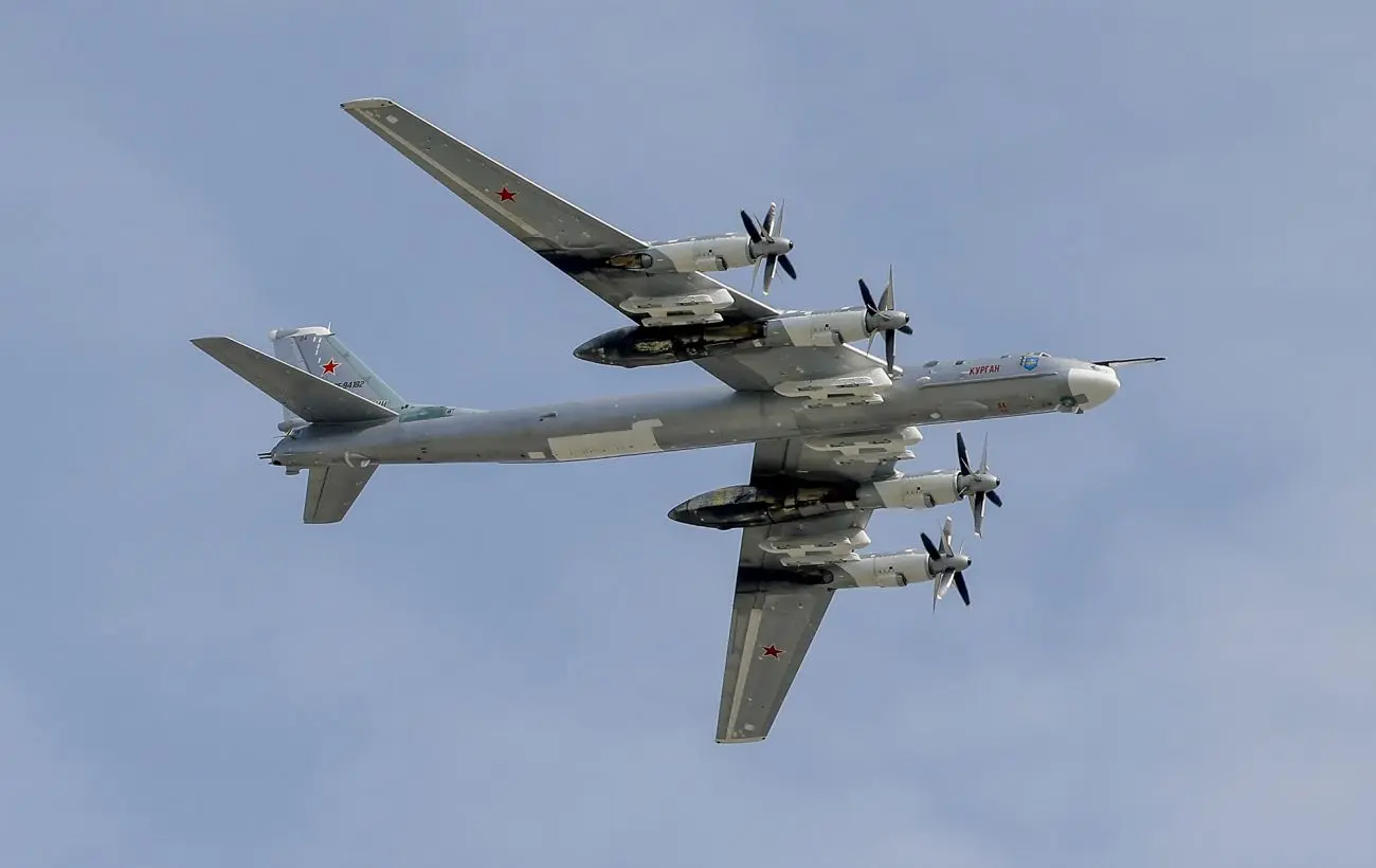 РФ підняла в небо Ту-95МС: ймовірно здійснили пуски крилатих ракет