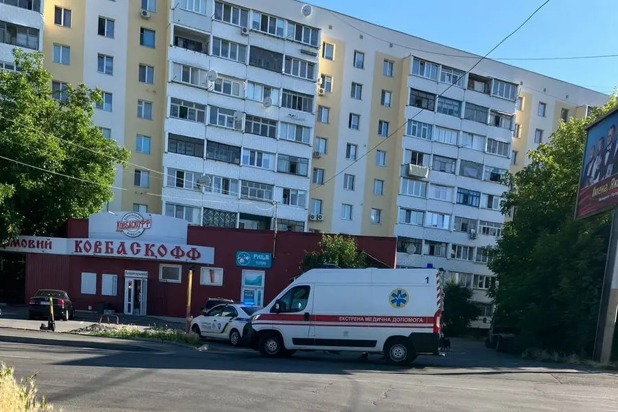 У Вінниці собака сидів біля свого господаря, поки не приїхала «швидка»