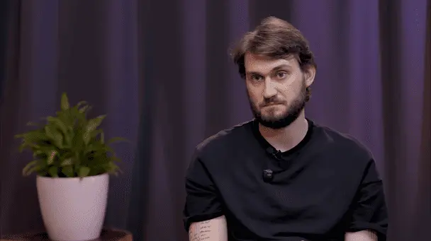 Соліст хору "Гомін" розсекретив, як почалися його стосунки з дружиною та як він їй освідчився