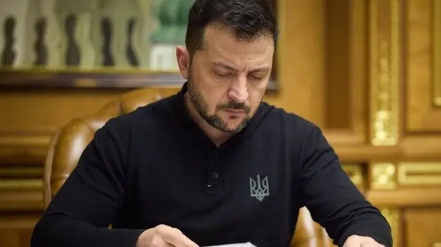 Зеленський підписав закони про звільнення від мит і ПДВ оптоволокна для дронів