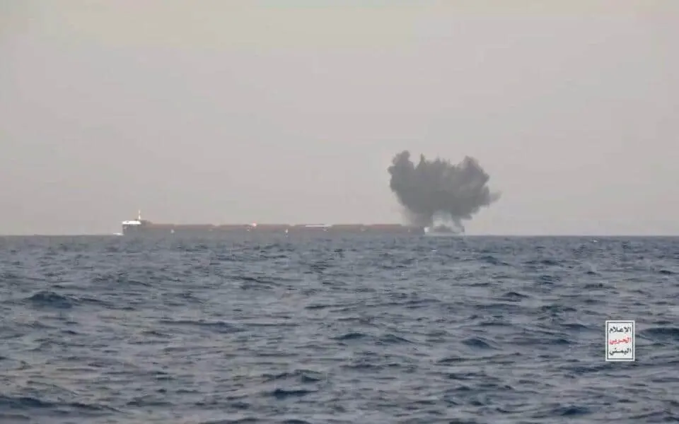 Хусити обстріляли грецький танкер у Червоному морі, є загиблі