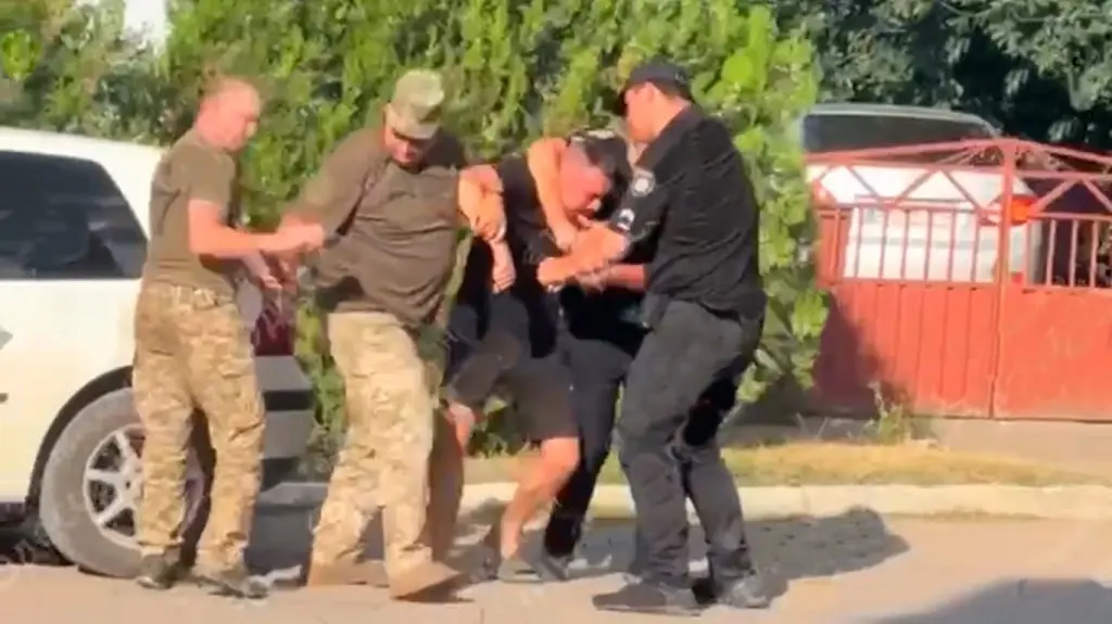Бійка у військкомату та погоня з поліцією: два інциденти з ТЦК на Одещині