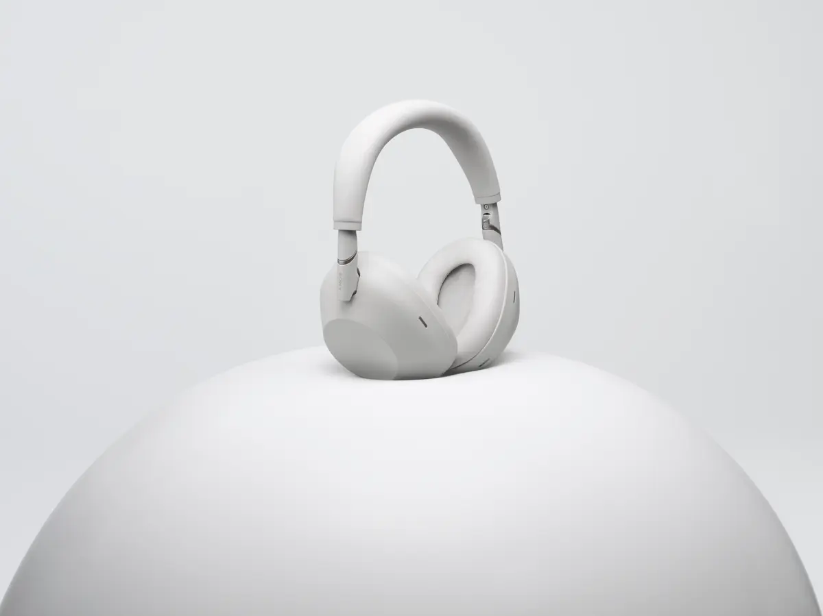 Sony представляє нові флагманські навушники WH-1000XM6