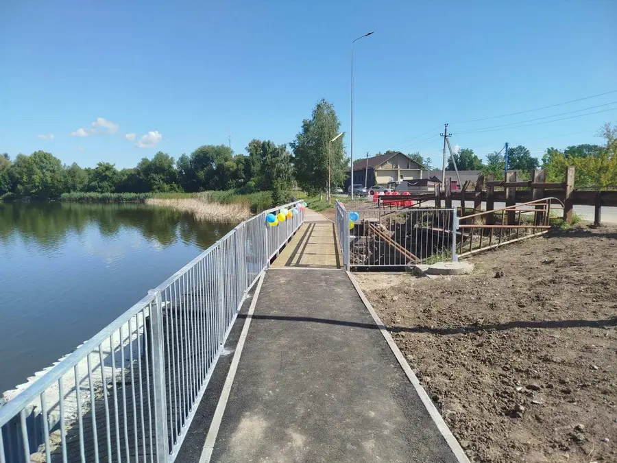 У селі на Вінниччині відремонтували міст, де ходять люди