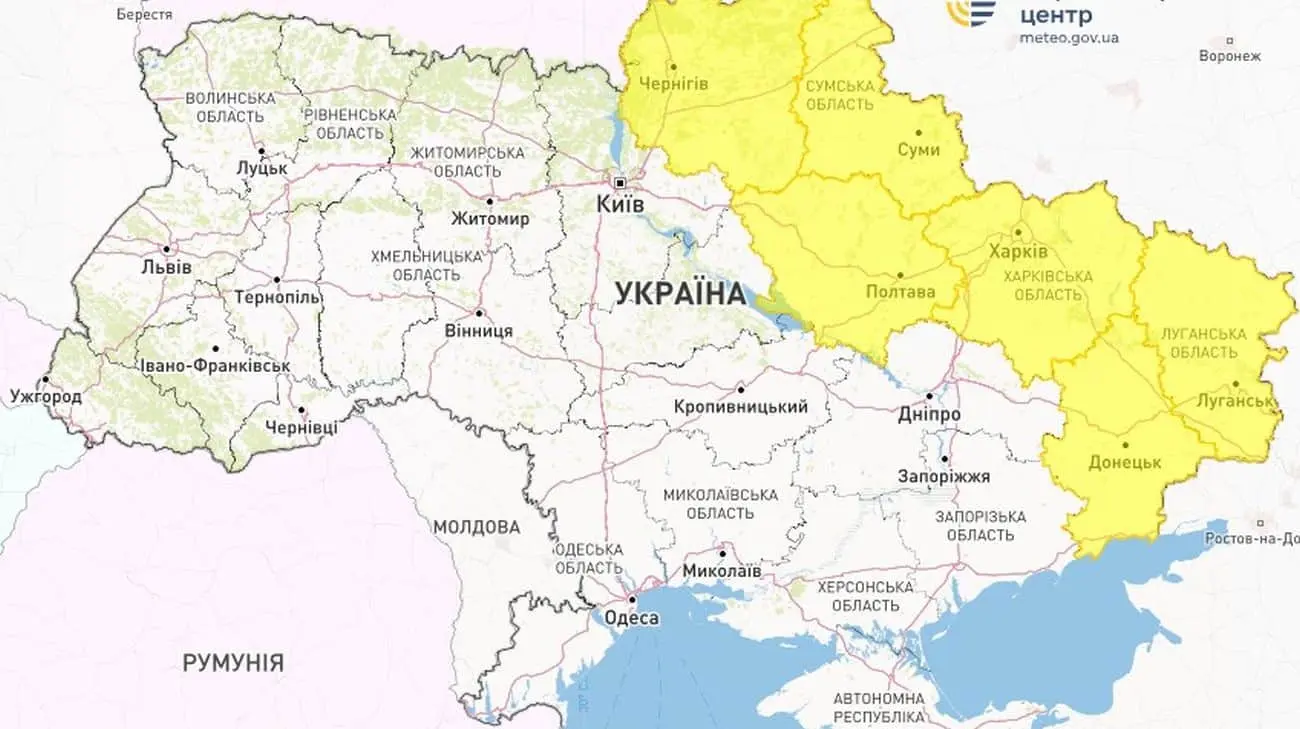 Синоптики попереджають про грози, град і шквали на сході України