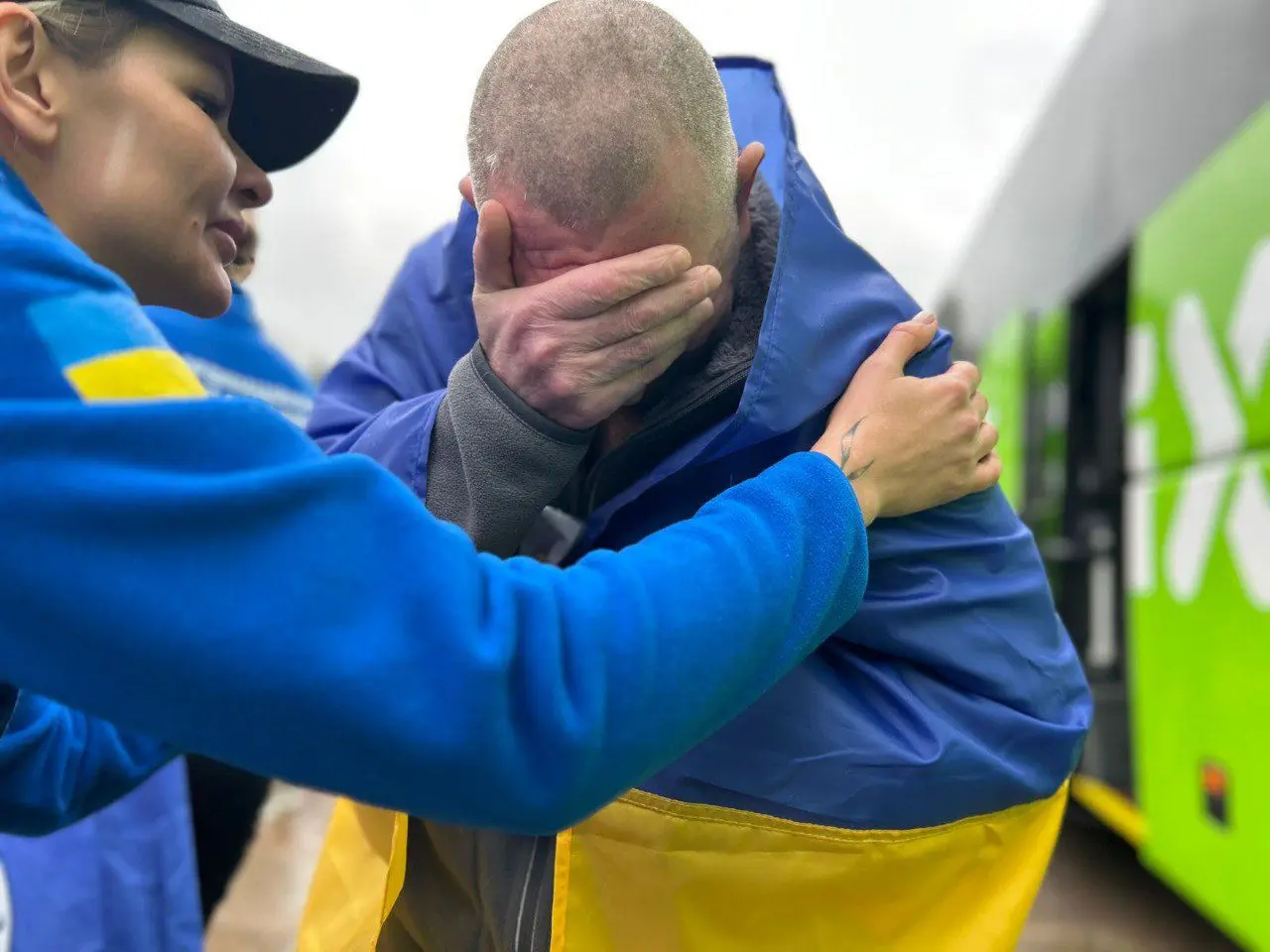 69 обмін: Україна повернула 205 військових та цивільних громадян (фото, відео)