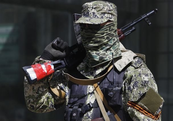 Вивіска на будівлі військторгу в "ЛНР" викликала ґвалт у Z-блогерів: фото