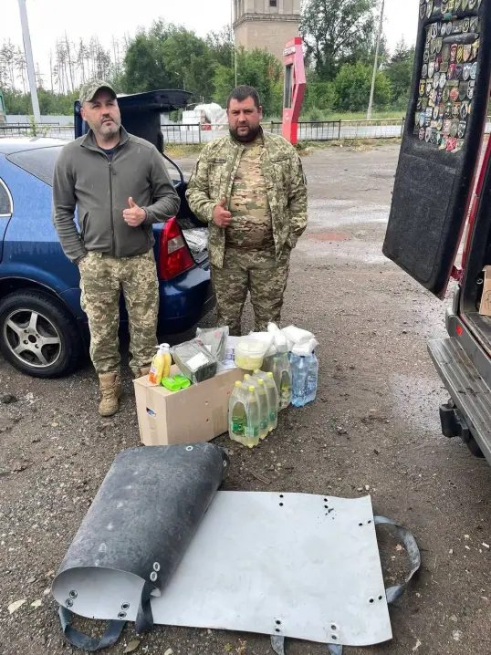 Сторожинецькі волонтери доправили необхідне на фронт та евакуювали матір із дитиною