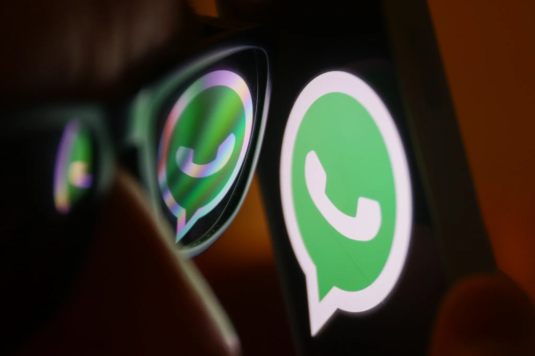 WhatsApp збирається додати рекламу на екран статусу