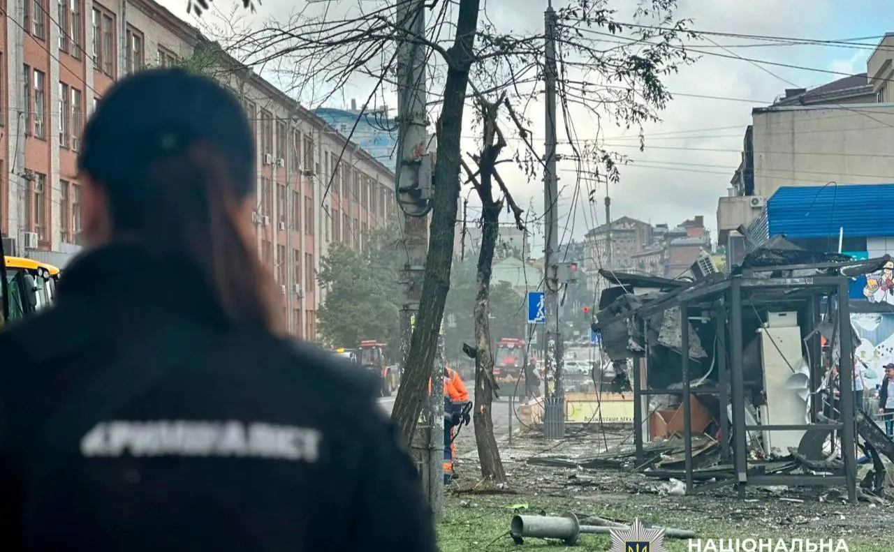 Обстрілом пошкоджена контактна тролейбусна мережа поблизу метро «Лук’янівська»