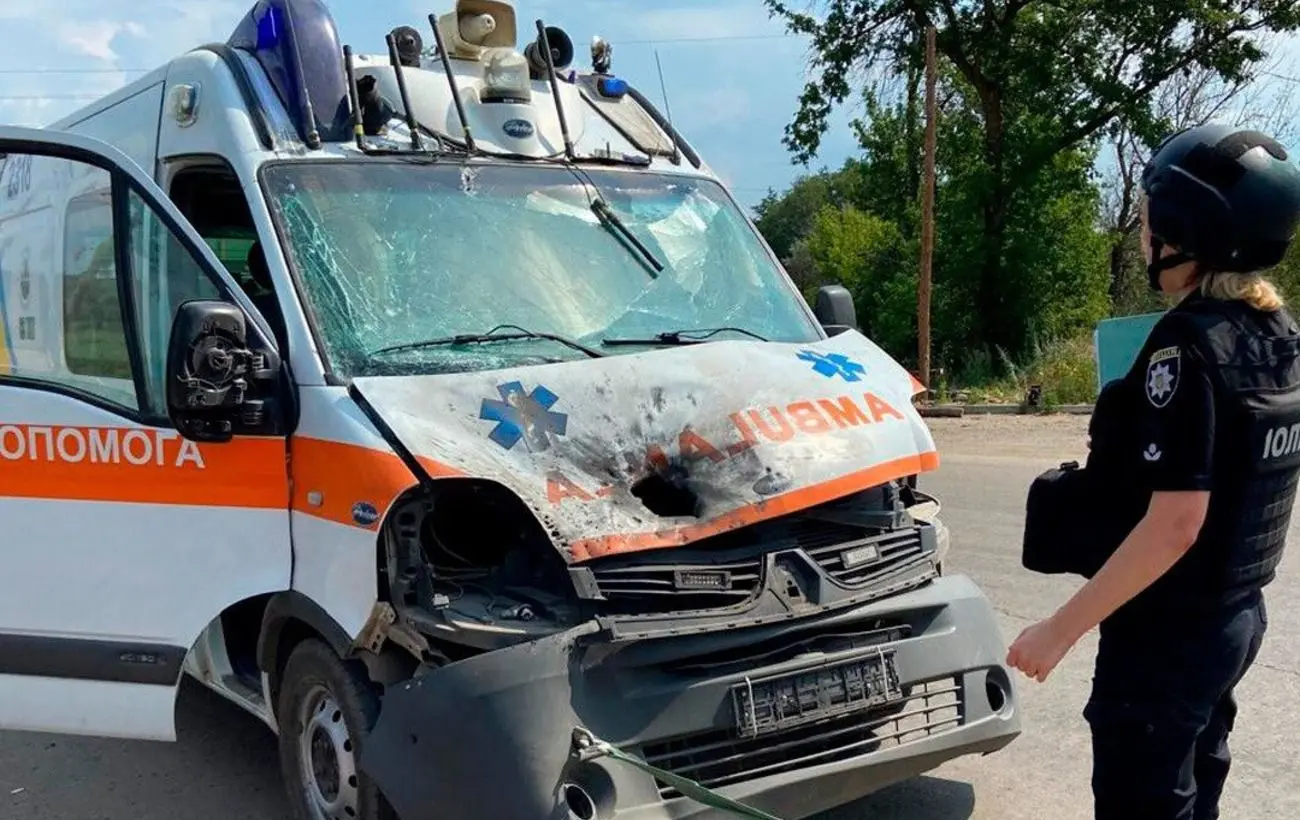 Росіяни атакували "швидку" на Харківщині: поранено двох медиків
