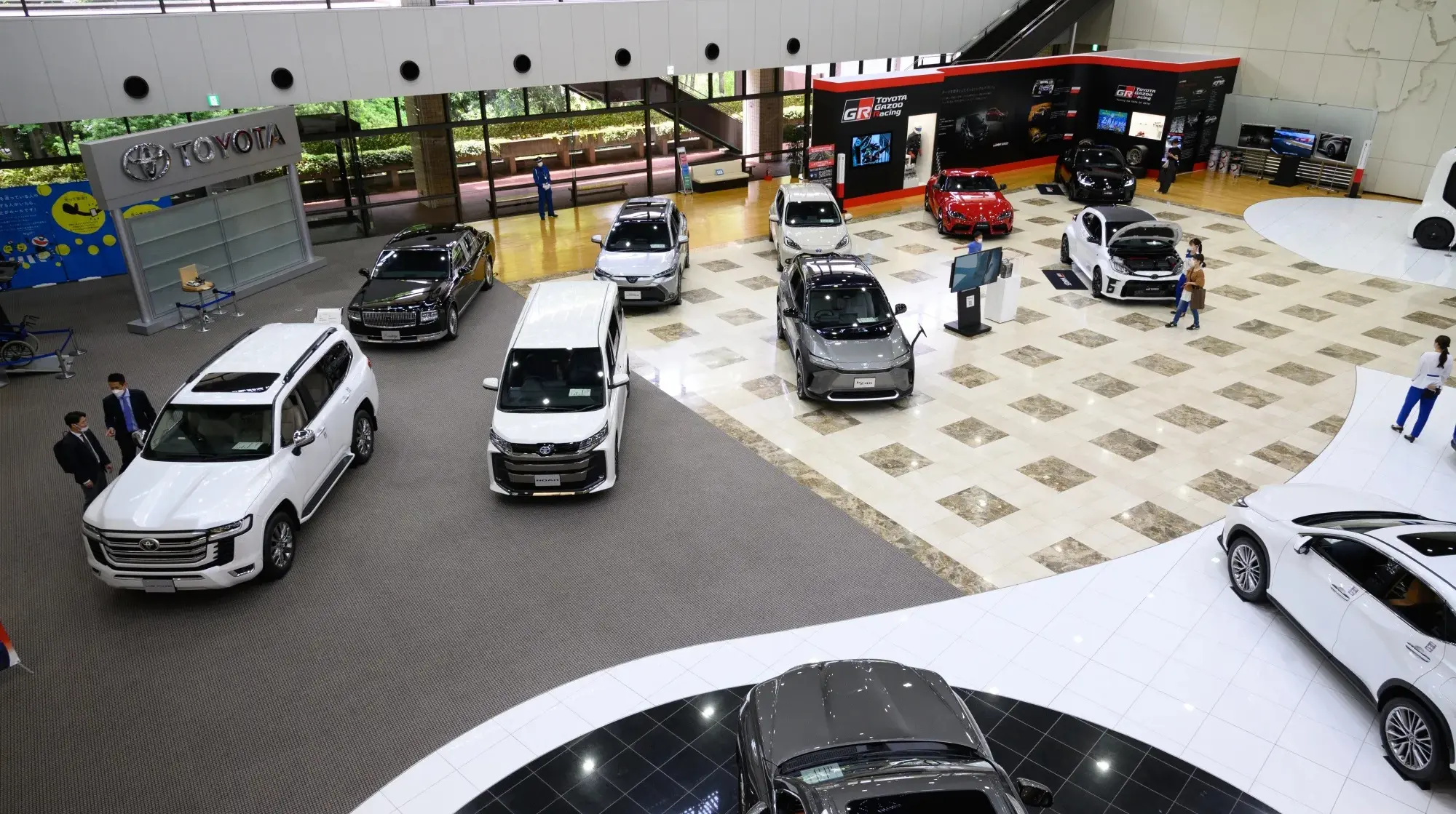  Продажі Toyota оновили рекорд третій місяць поспіль: допомагають Японія та США 