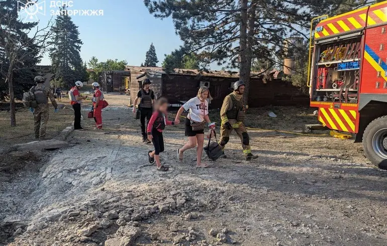 Внаслідок авіаційних ударів по базі відпочинку у Запорізькій області загинуло двоє людей, ще 12 — постраждали