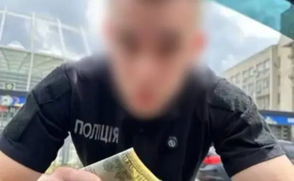 Блогери у Києві знімали провокативні відео у формі поліції задля контенту у соцмережах
