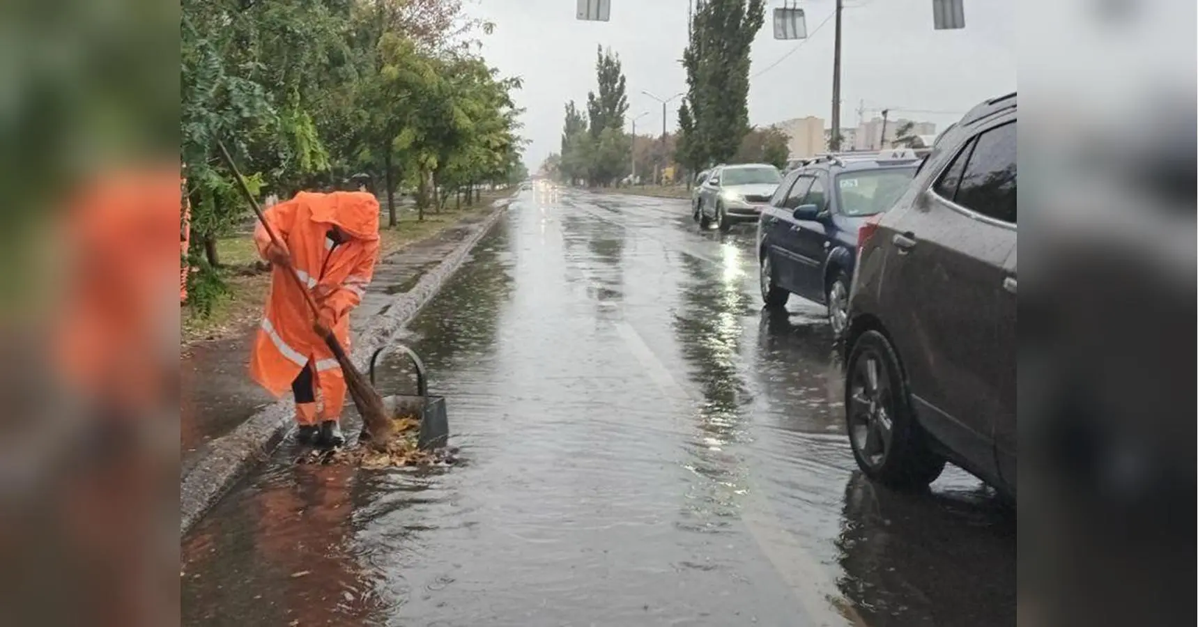 Злива паралізувала Одесу: вулиці підтоплені, транспорт зупинився