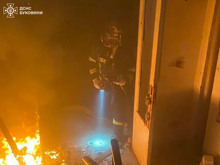 У Чернівцях під час пожежі живцем згоріла жінка