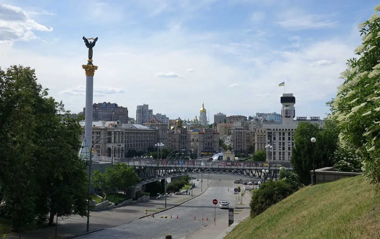 Сильна спека і короткочасні дощі в Україні: що чекати від погоди завтра