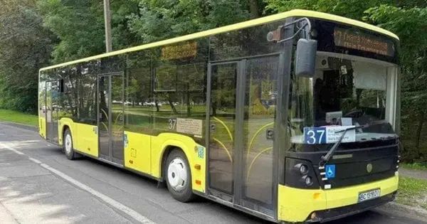 Після інцидентів із відірваними колесами на маршруті №37 у Львові замінять всі автобуси