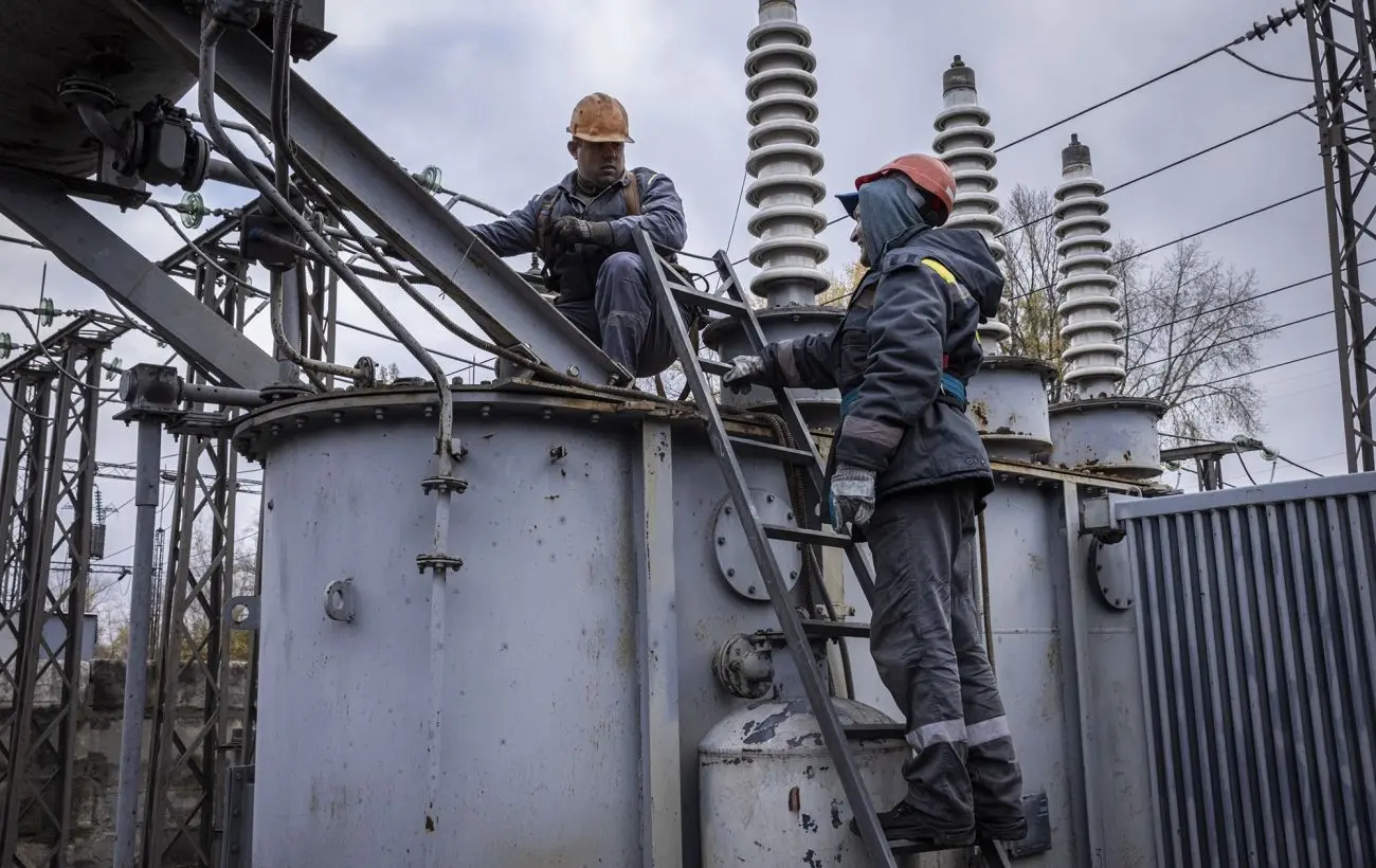 У Києві після удару РФ зникло світло в понад тисячі будинків