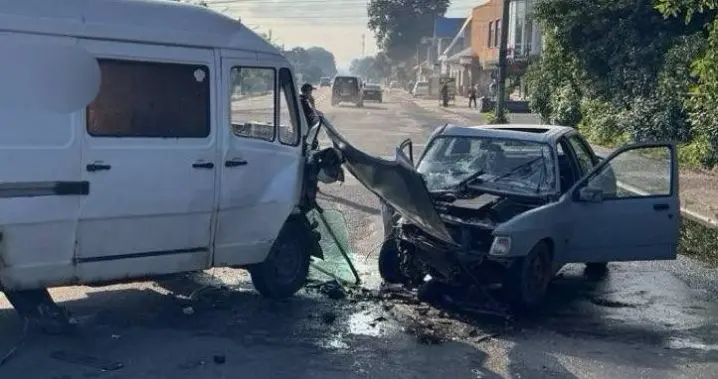 Автотроща у Мамаївцях: п’ятьох людей доставили до лікарні