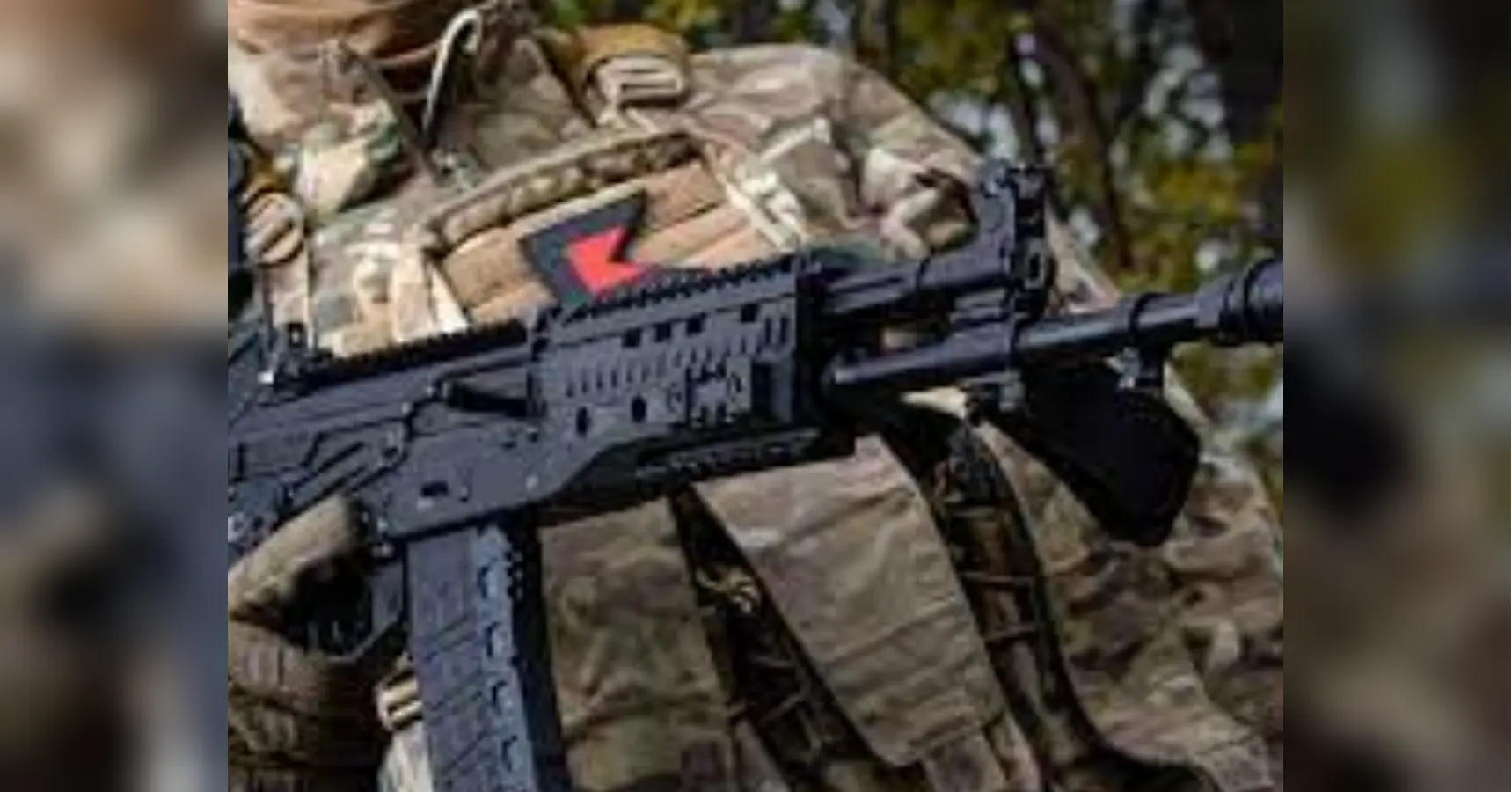 Незручний, ненадійний, стріляти чергами не рекомендується, але є і хороші відгуки: у рф випробували новий автомат
