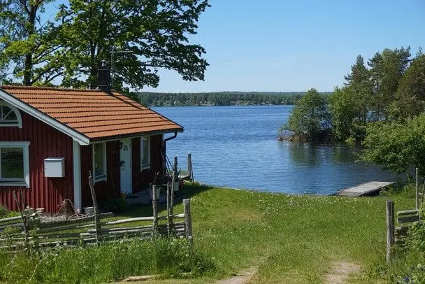 Що можна будувати на власній ділянці без дозволів