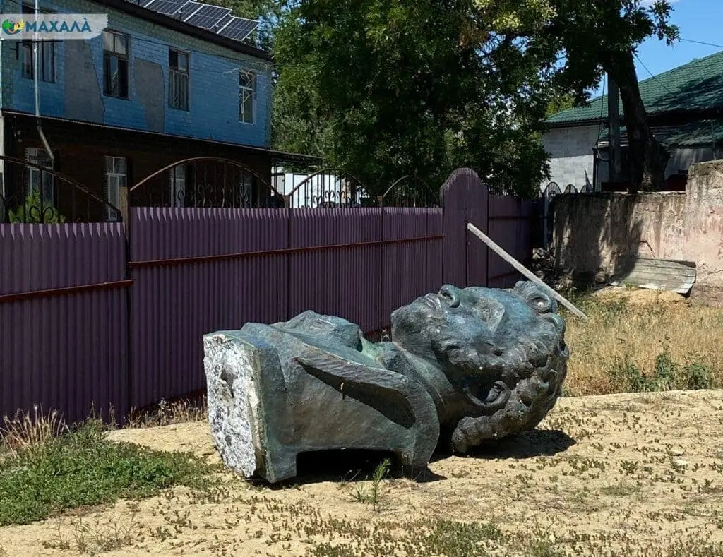 Одеська область: у Болграді прибрали Пушкіна з міського парку