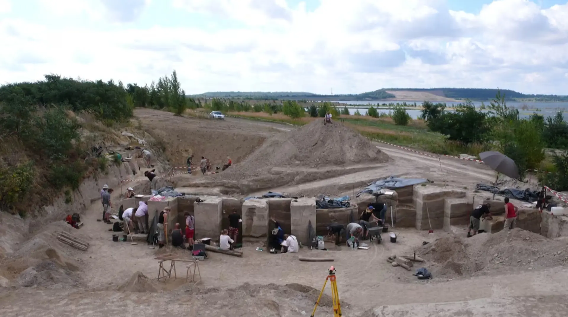 У Німеччині археологи відкопали "фабрику жиру", яку організували неандертальці: їй 125 тисяч років