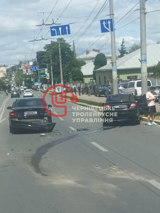 Автівки перетворились на металобрухт. Жорстке ДТП на вулиці Героїв Майдану