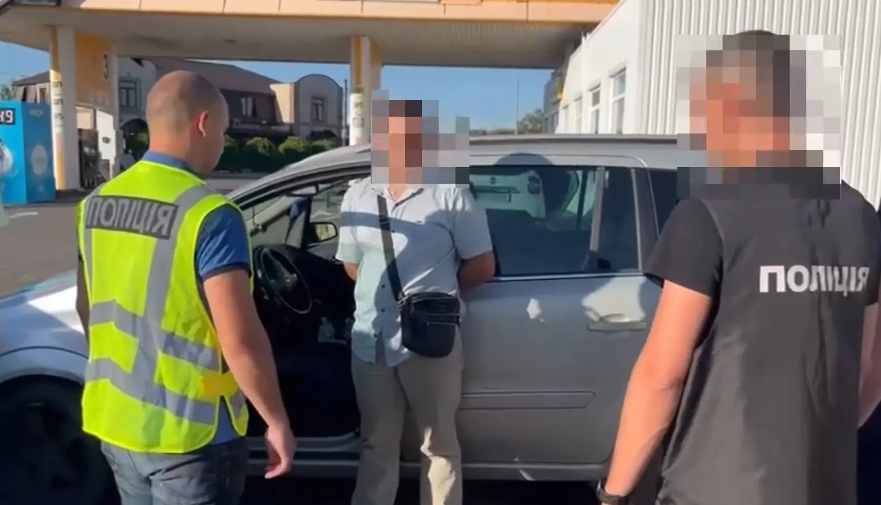 На заправці затримали жителя Вінниччини, який супроводжував чоловіків за кордон