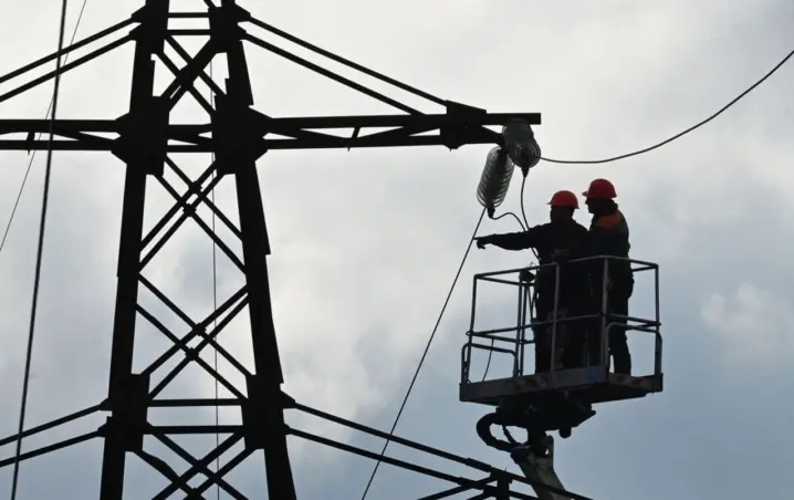 У Чернівецькій області понад 10 тисяч будинків і досі залишаються без світла через негоду