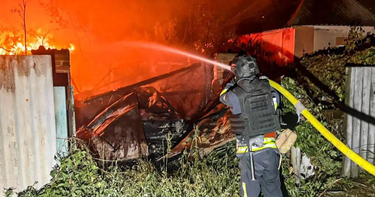 Російські обстріли підпалили будинки на Харківщині