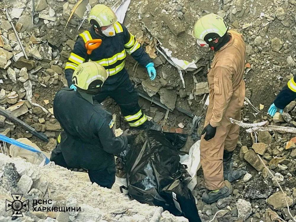 Рятувальники виявили тіла ще трьох загиблих на території підприємства у Харкові (фото)
