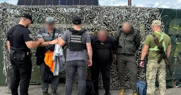 51-річного переправника зі Львова затримали під час доставки до кордону двох ухилянтів