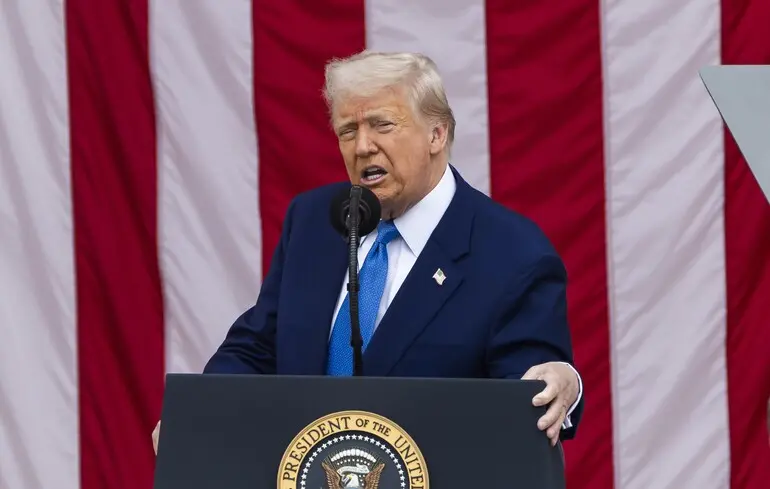 Скільки українців вважають, що президентство Трампа є поганим для України 