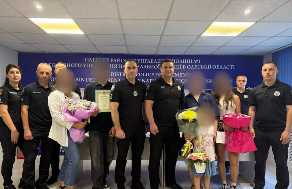 «Легкі гроші» не спокусили: на Одещині поліцейські нагородили сміливих підлітків