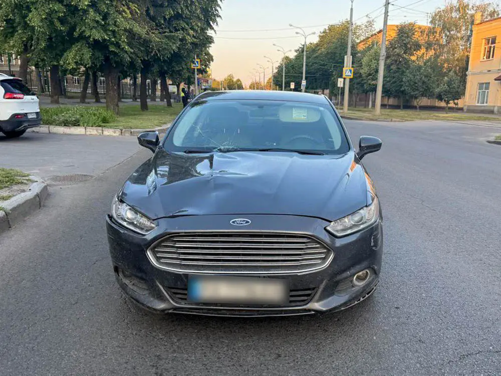 На вулиці Георгія Тарасенка у Харкові автівка сбила насмерть жінку