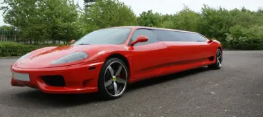 На чернівецьких вулицях помітили унікальний лімузин Ferrari (відео)