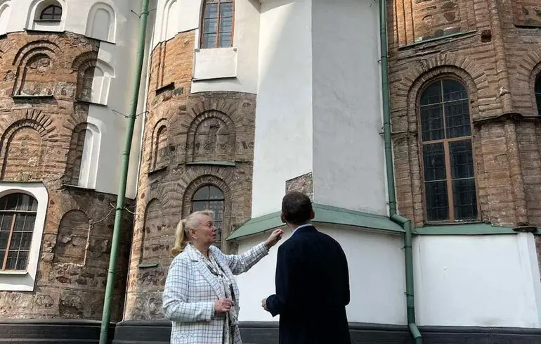 Росіяни пошкодили Софію Київську та Одеську кіностудію 