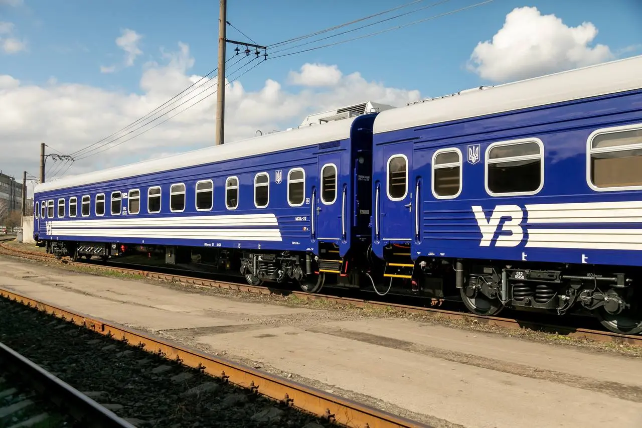 Через нічний обстріл рф затримується низка потягів, які прямують через столицю (перелік)