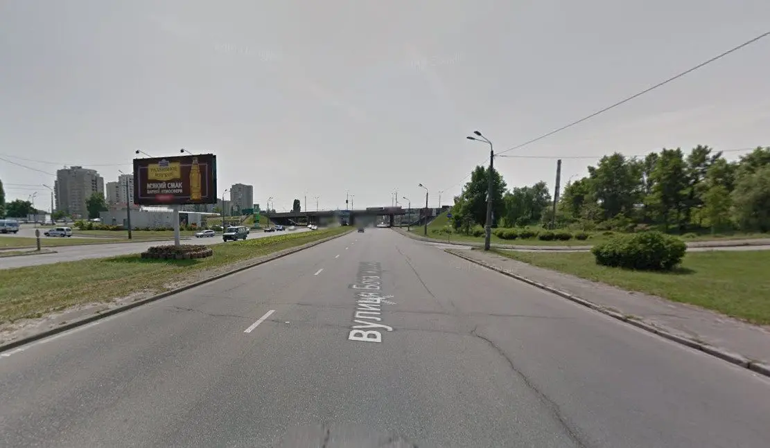На ділянці вулиці Богатирської у Києві впродовж місяця обмежуватимуть рух транспорту (схема)