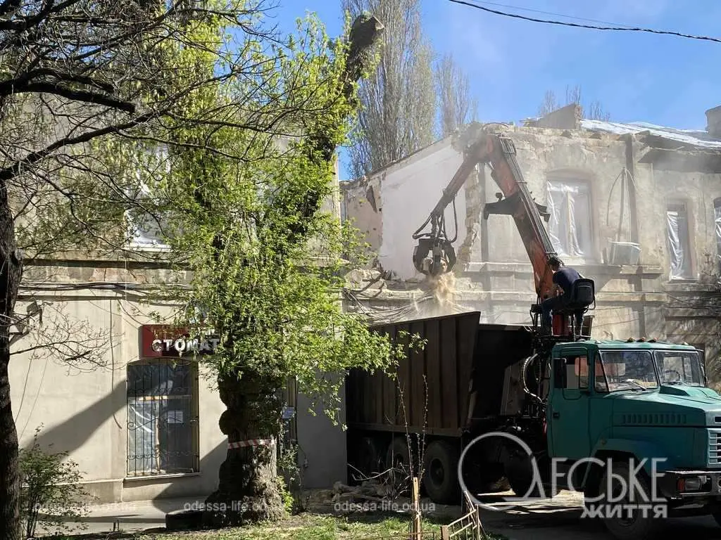 В Одесі демонтують 8 житлових будинків, зруйнованих російськими ударами