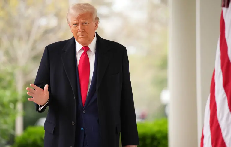Трамп не зміг покласти край війні в Україні, тому що він і не намагався — Bloomberg 