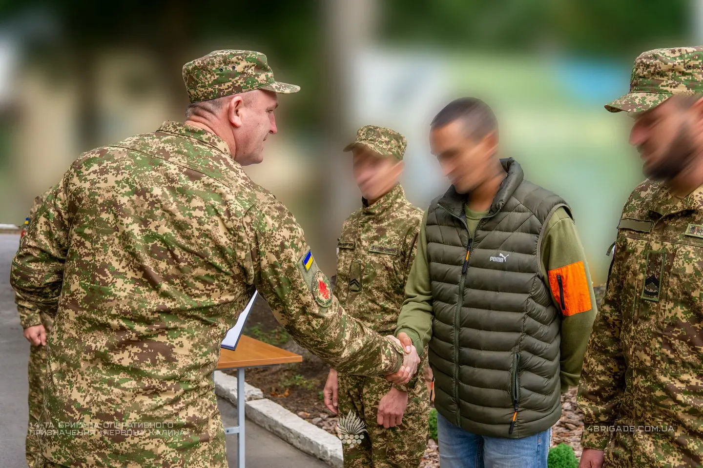 Бійці вінницької бригади, після полону, отримали відзнаки від командувача НГУ