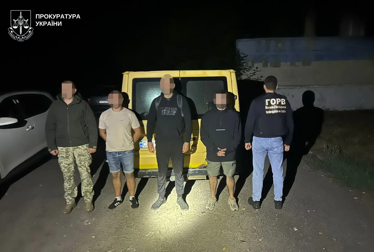 Суд відправив під варту вінничан, які переправляли призовників за кордон