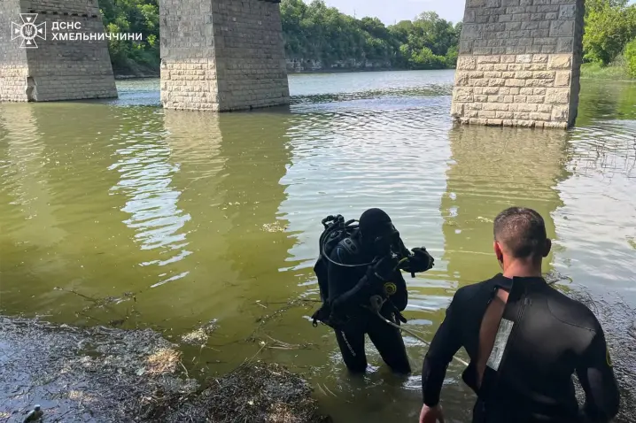 Пішов купатися і зник під водою: у Дністрі потонув семикласник з Буковини