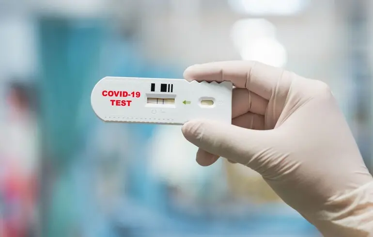 Черговий штам COVID-19 назвали Nimbus. З’явився новий симптом — вірусологи