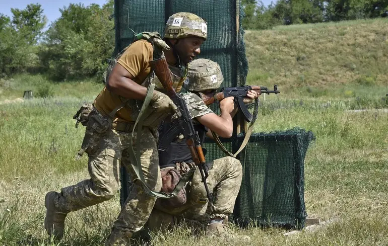 У РФ немає успіхів на фронті, тому вона зосереджується на інформаційних операціях — президент